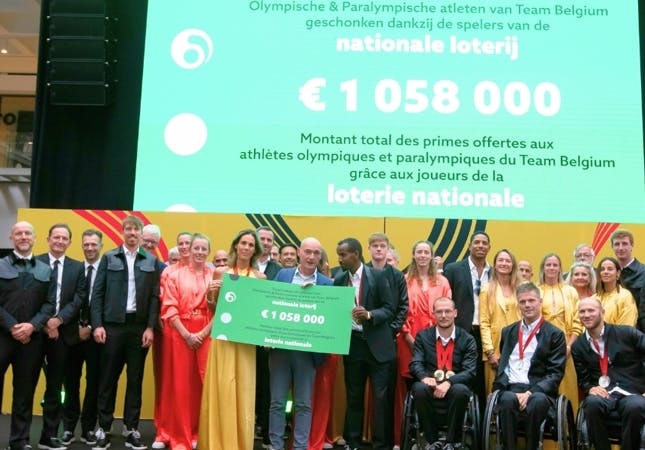 Parijs 2024: Nationale Loterij overhandigt cheque van 1.058.000 €   aan Olympische en Paralympische atleten